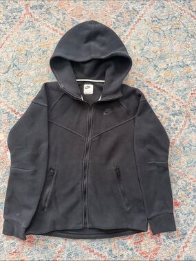 Black Nike Tech